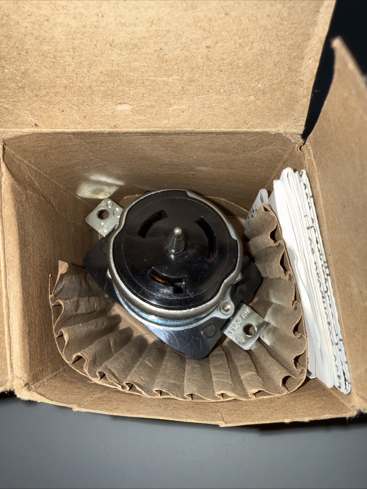 Hubbell CS8269 50A 250V Twist-Lock Receptacle 2 Pole 3 Wire Grounding NEW