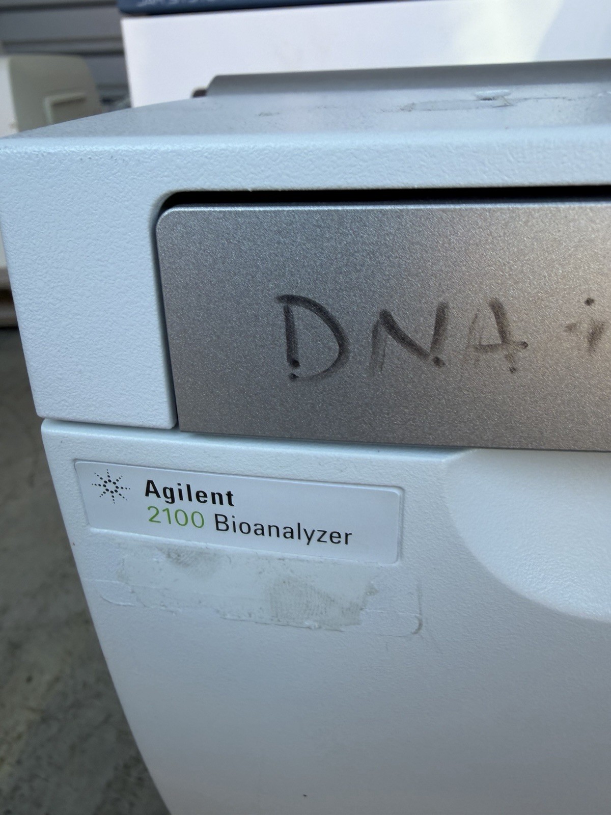 AGILENT TECHNOLOGIES 2100 BIO ANALYZER