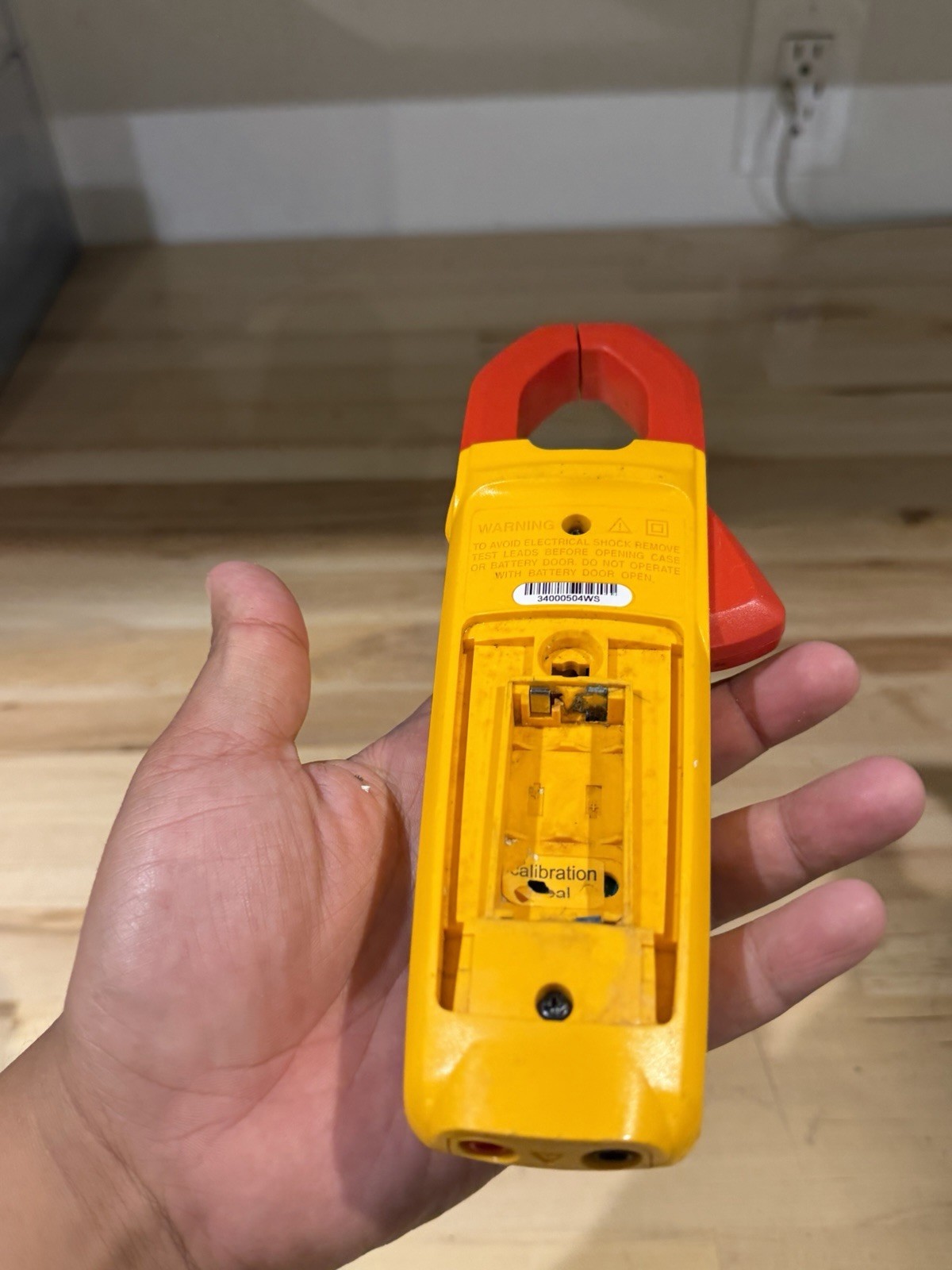 FLUKE 323 TRUE RMS CLAMP METER (PARTS ONLY) FOR PARTS – SHIPS FAST