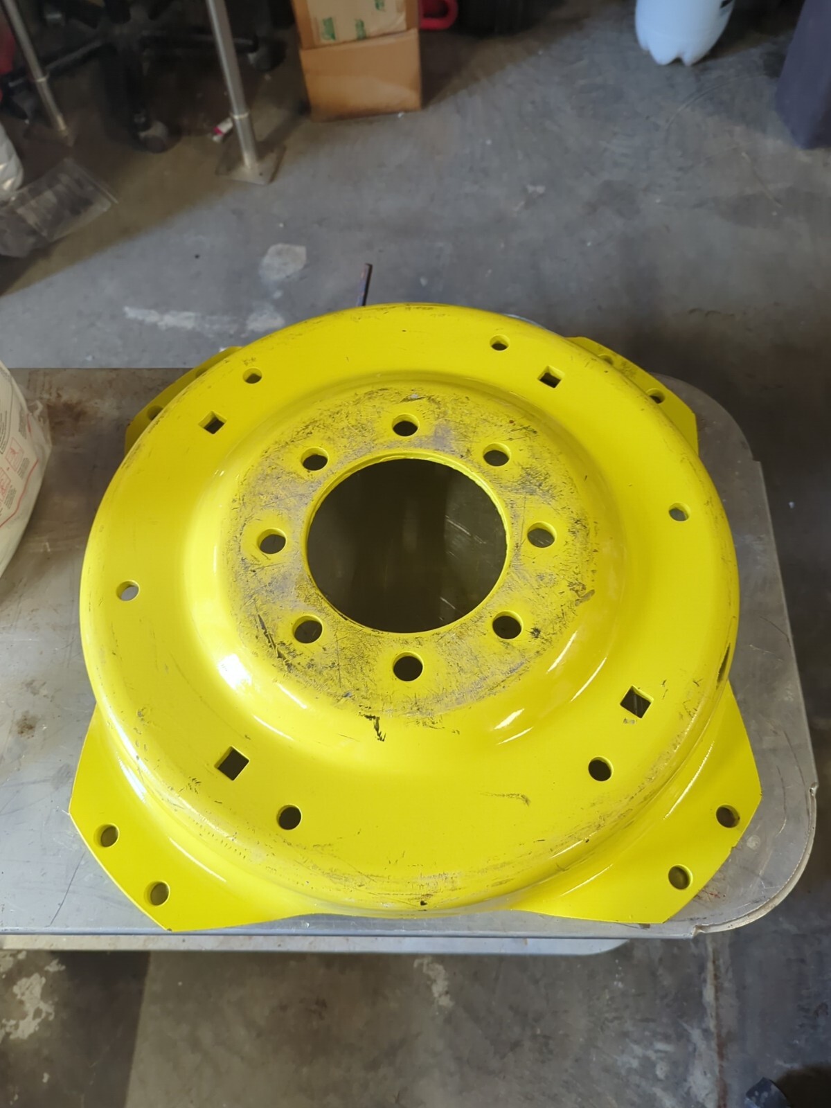 John Deere Center-rear Wheel 30″ L155234 – Moveero 81751