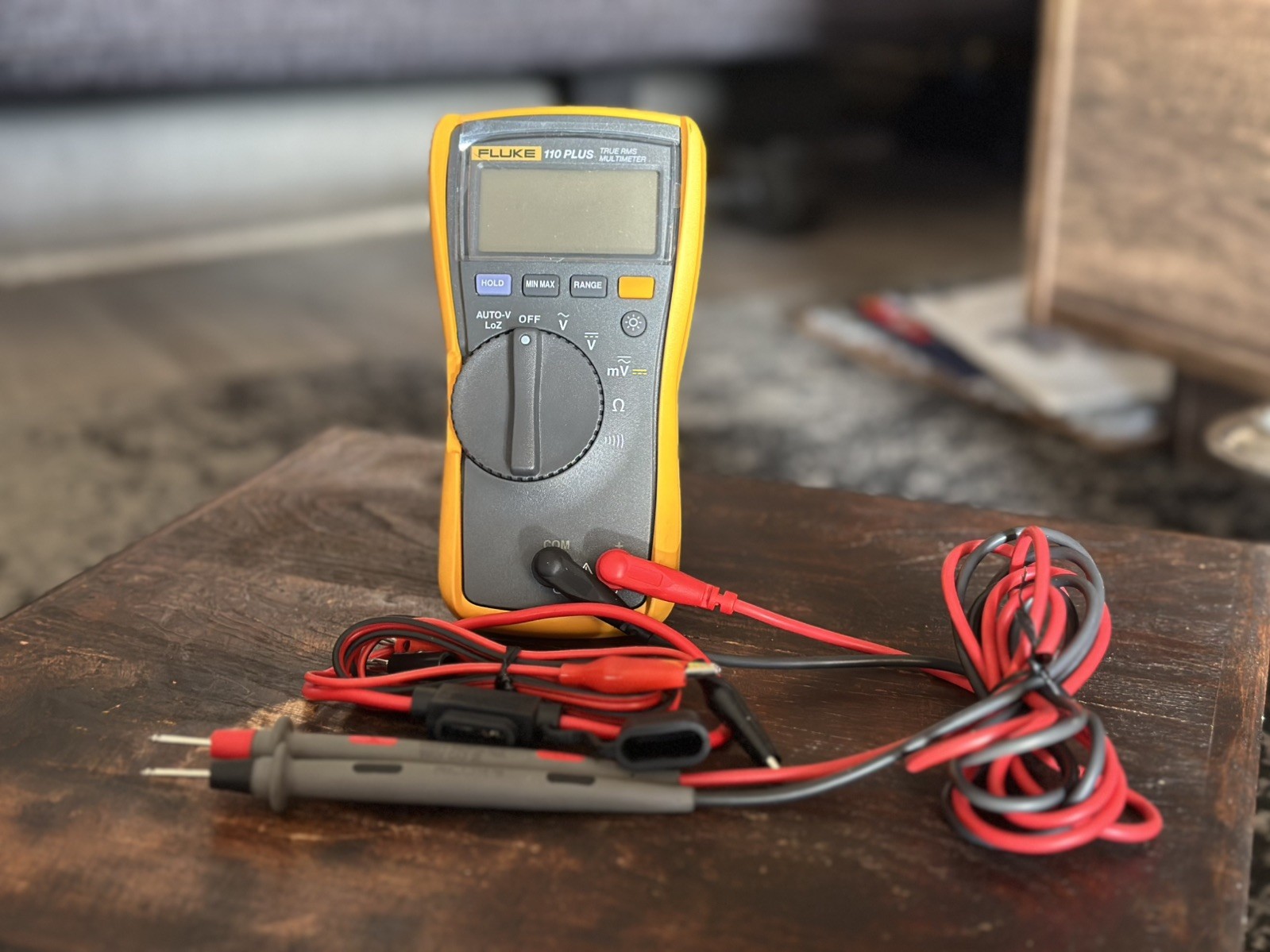 FLUKE 110 PLUS True-RMS Digital Multimeter w/FLUKE TL71 leads – Lightly Used