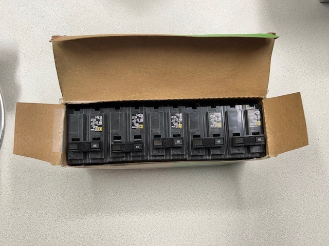 Square D HOM230 Homeline 30 Amp 2-Pole Circuit Breaker 120/240V NEW 5 Pack