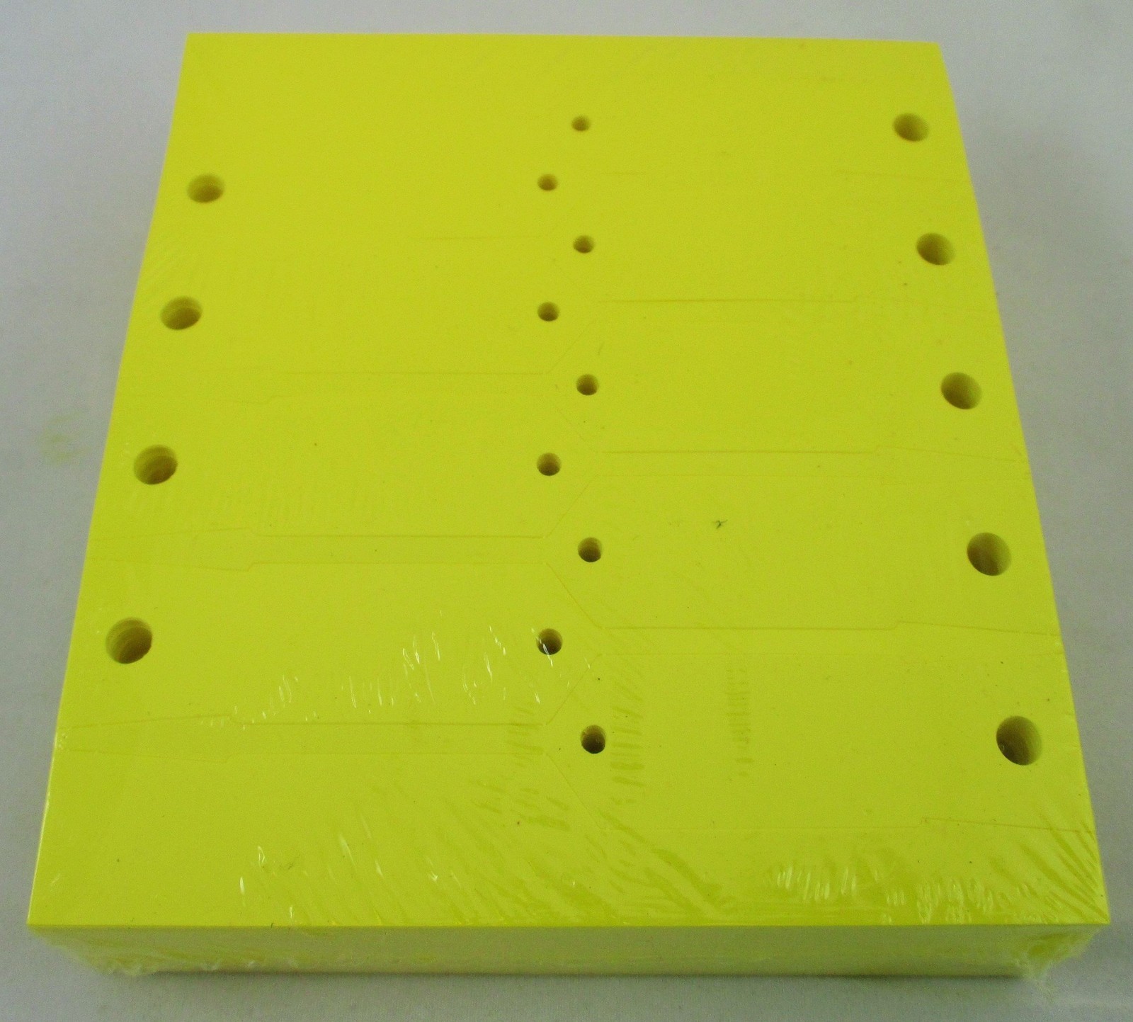 YELLOW Self-Locking Arrow Key Tags (1,000 per pack) Size 4 1/2″ X 3/4″ (YELLOW)