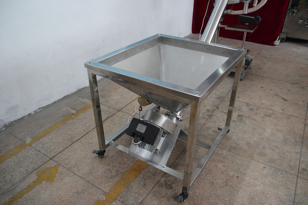 Flour Screw Feeding Vibrating Hopper Inclined Conveyor Machine Auger Feeder CE