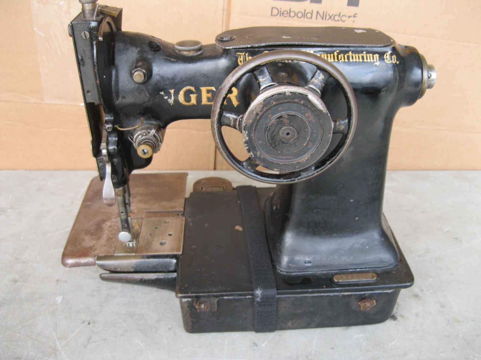 SINGER INDUSTRIAL MACHINE 65 OR 65W1 ????–FOR PARTS / REPAIR–UNTESTED–AS IS