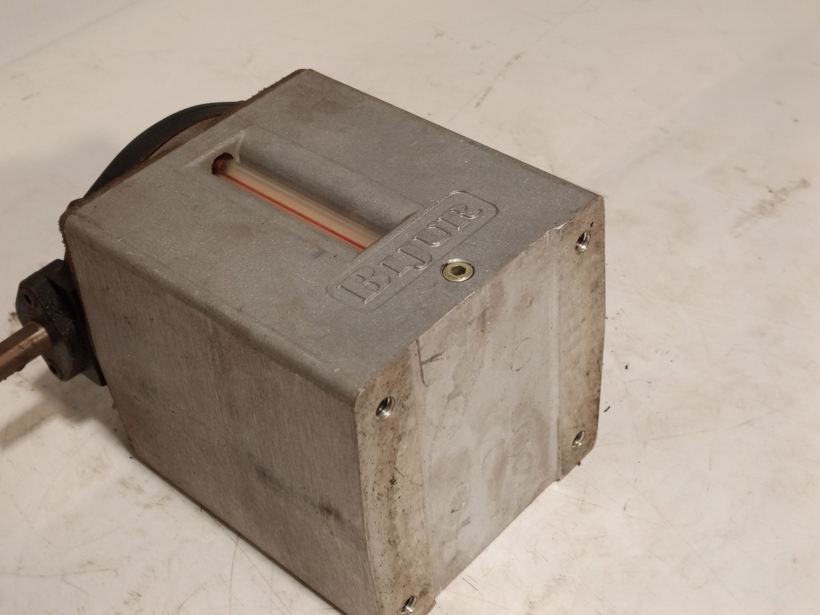 Bijur PJD-R central lubricating pump reservoir unit as shown in pictures