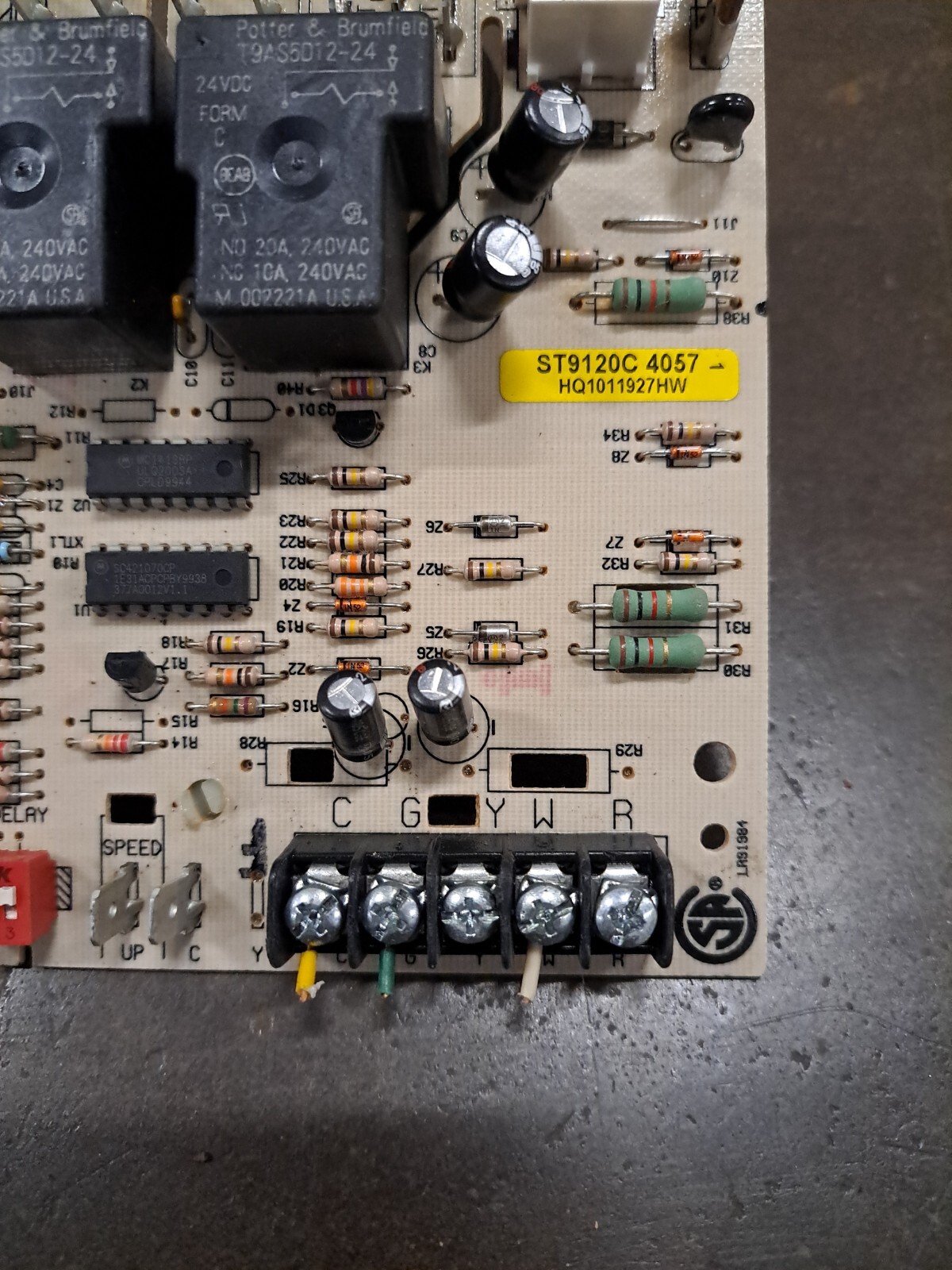 Honeywell ST9120C 4057 Furnace Control Board HQ1011927HW used ST9120C4057