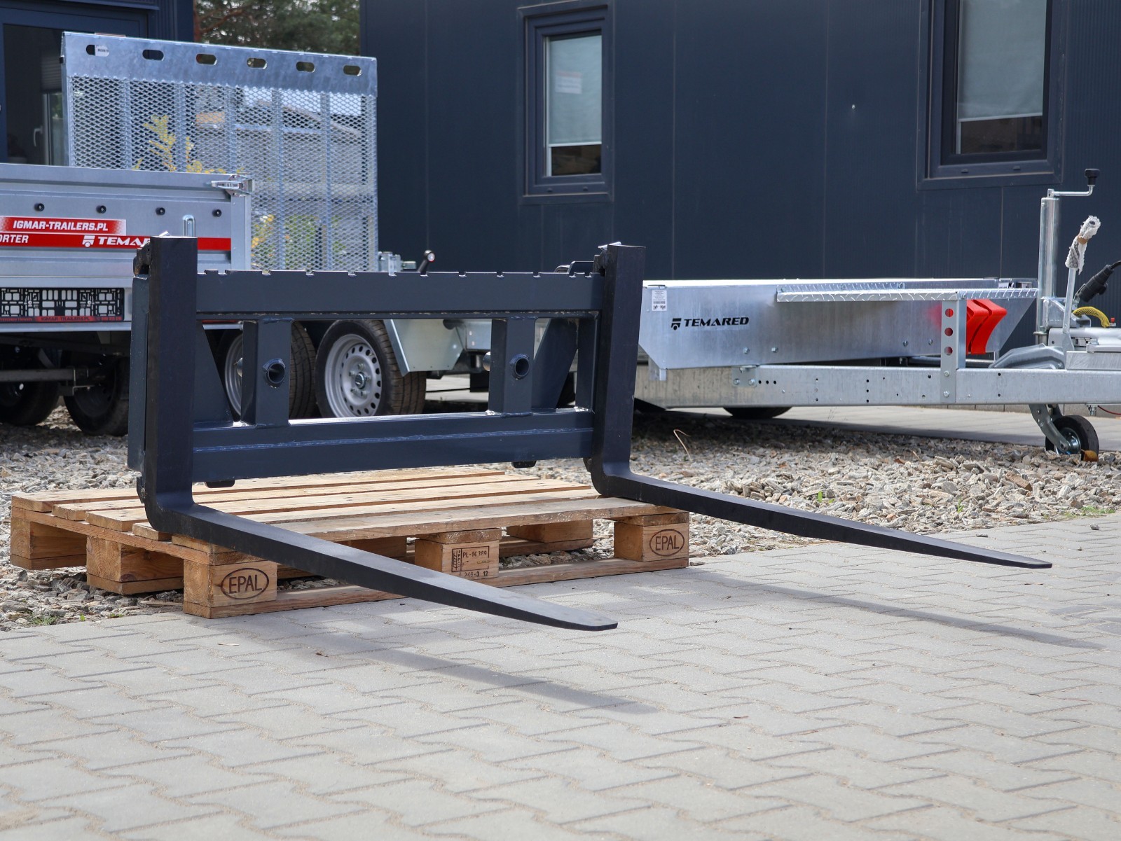 Pallet Fork Euro Mount with Fork Carrier Front Loader 2000 KG Loading Capacity