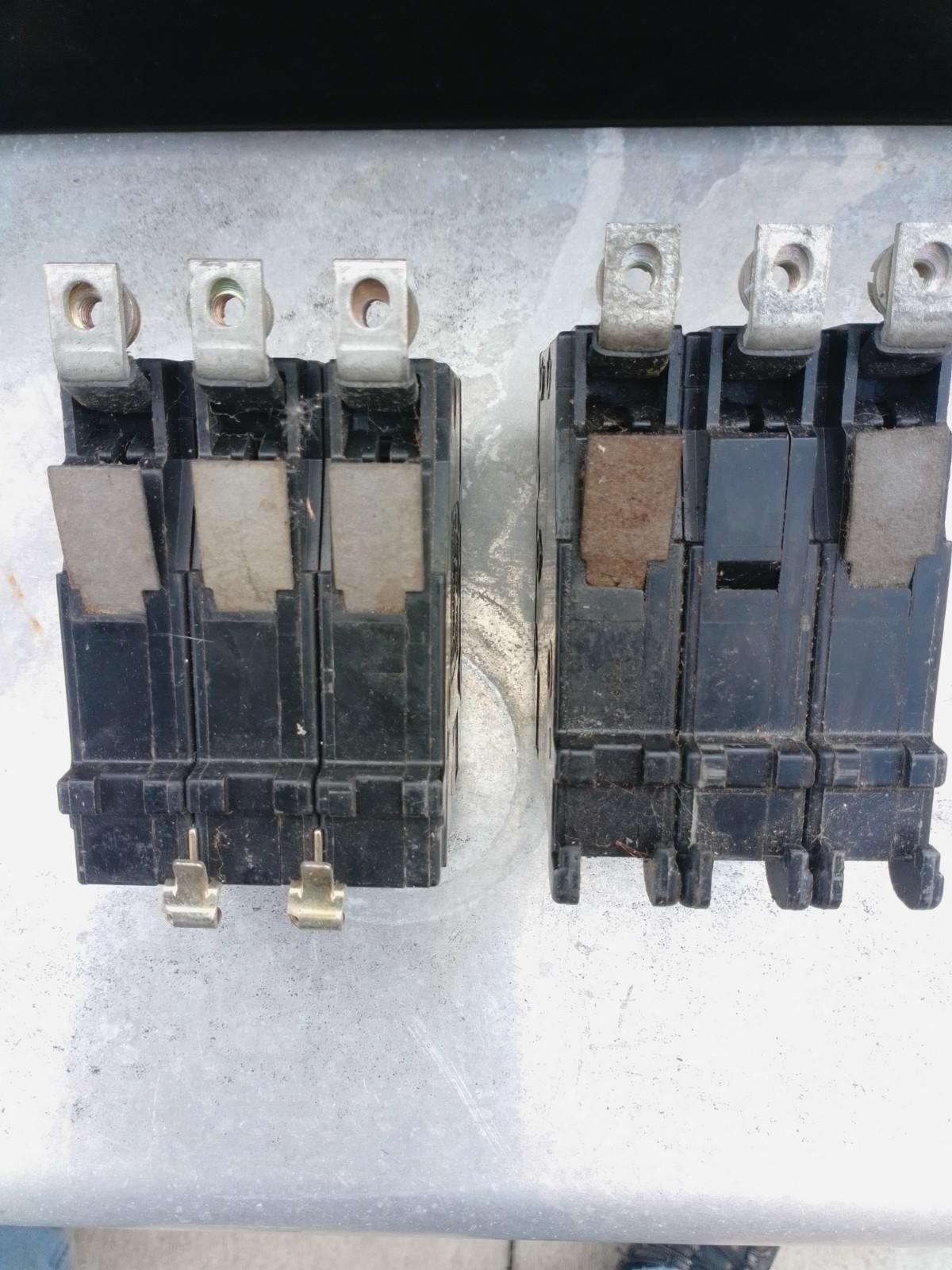 Circuit Breaker AL-CU 30A 3-Pole Main Common Trip 240V AC Black