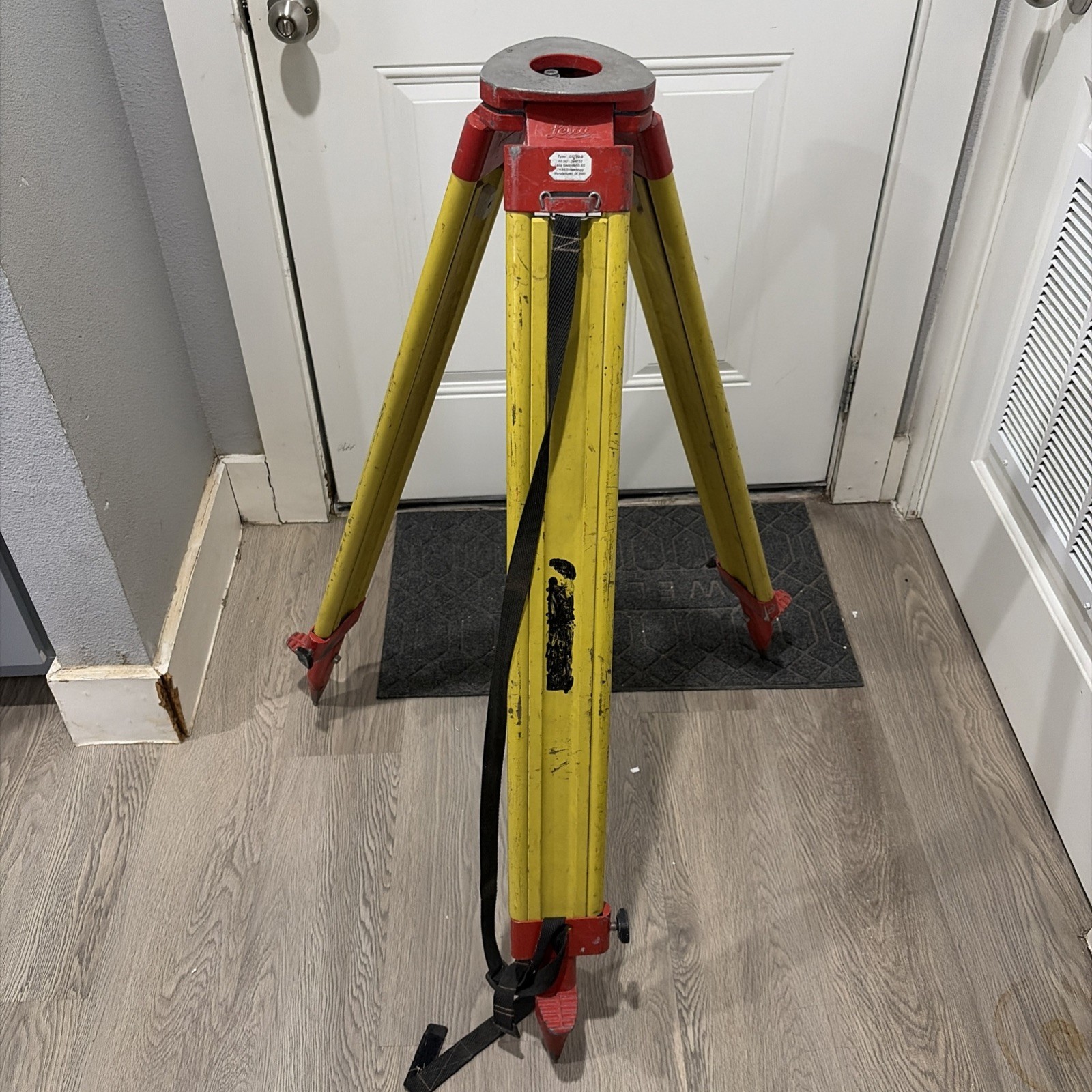 Leica GST120-9 Wooden Heavy Duty Tripod