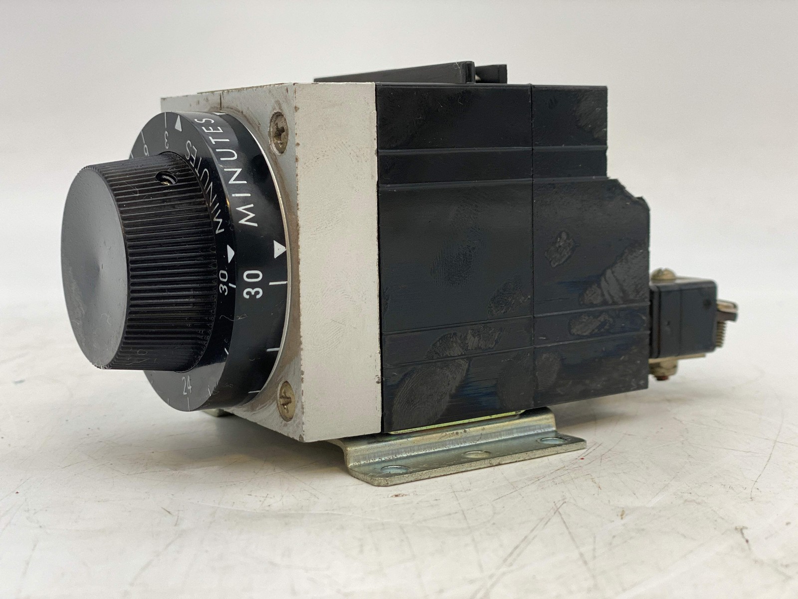 Agastat 7012VH Time Delay Relay 32VDC Coil 3-30 Minutes w/ Aux. Contact (Used)