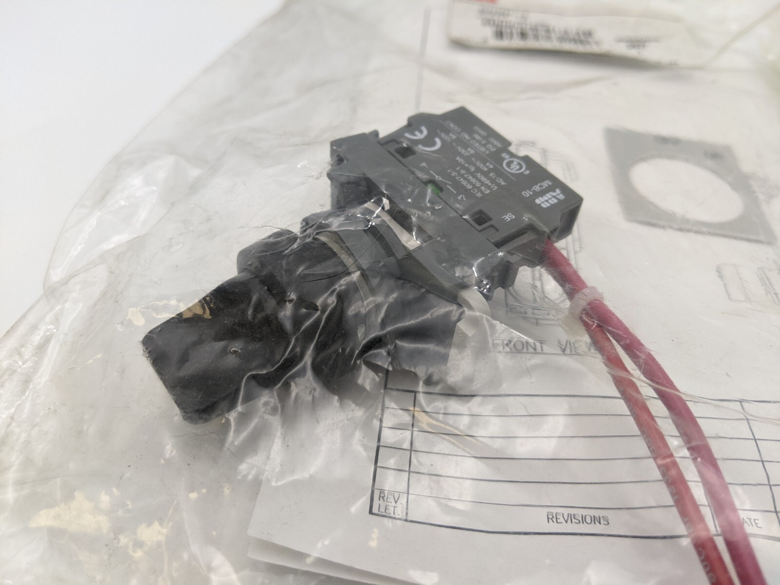 ABB SS2P-1 Pilot Device Kit OFF ON Selector Switch Control Panel Equipment SS2P1