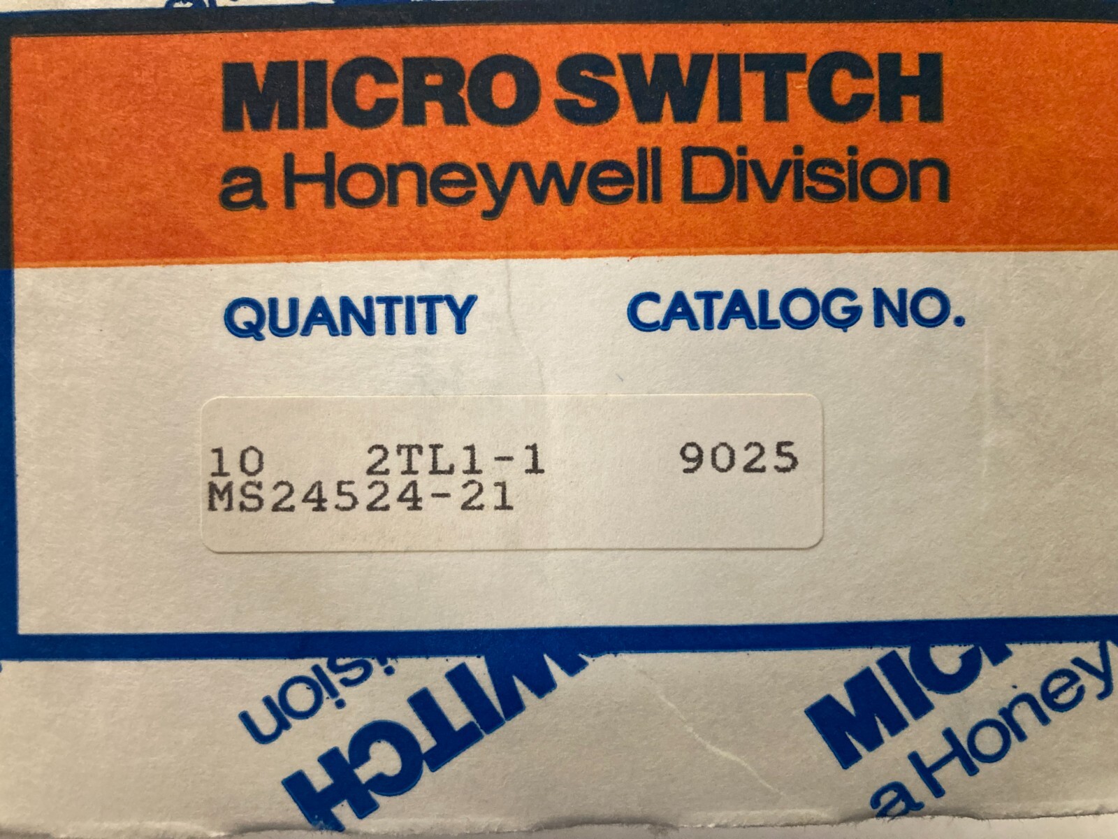 2TL1-1, Honeywell MicroSwitch, DPDT, 15A/125V, 1/2HP, On-Off-On