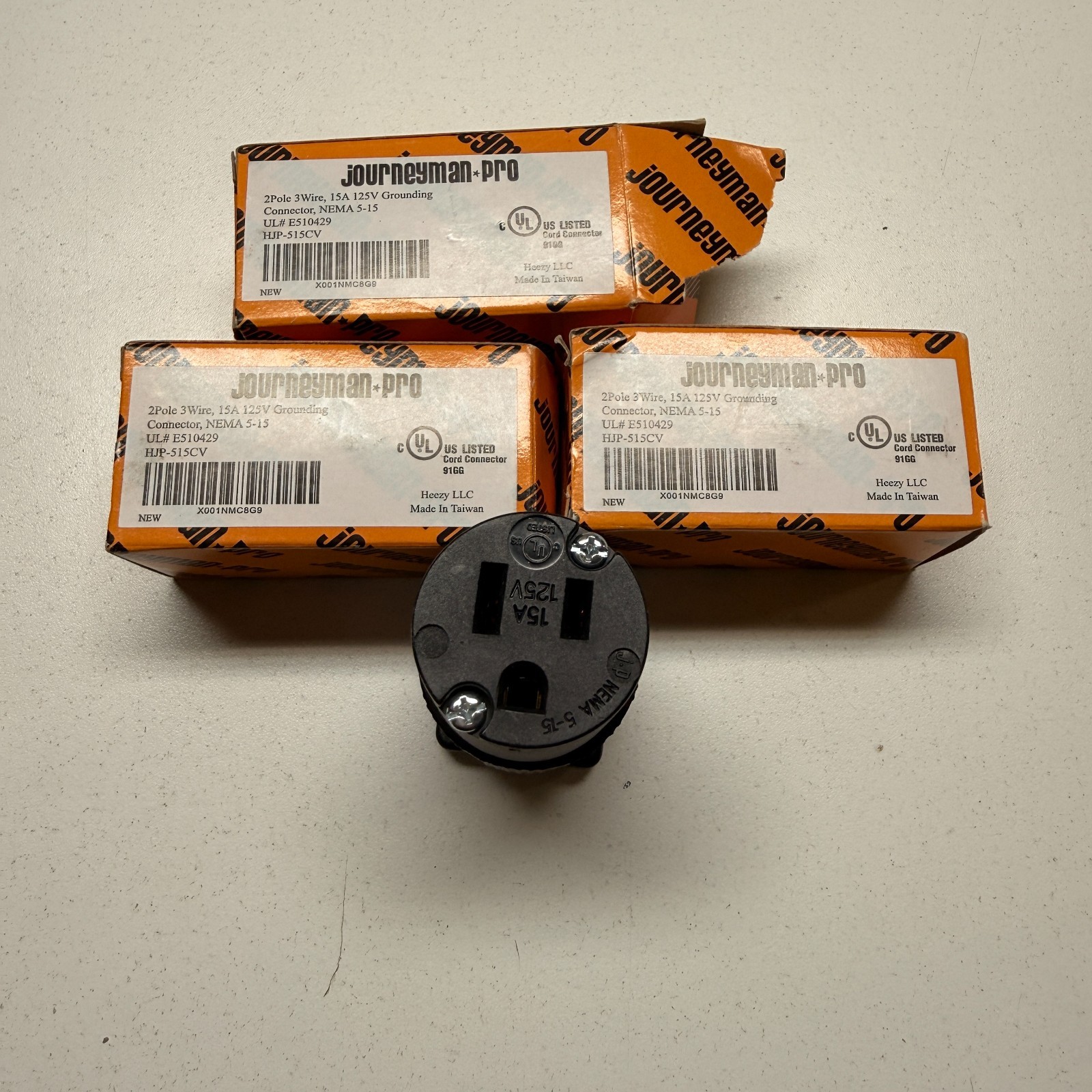 Journeyman-Pro 3 Wire 15A 125V Grounding Lighted Plug HJP-515CV