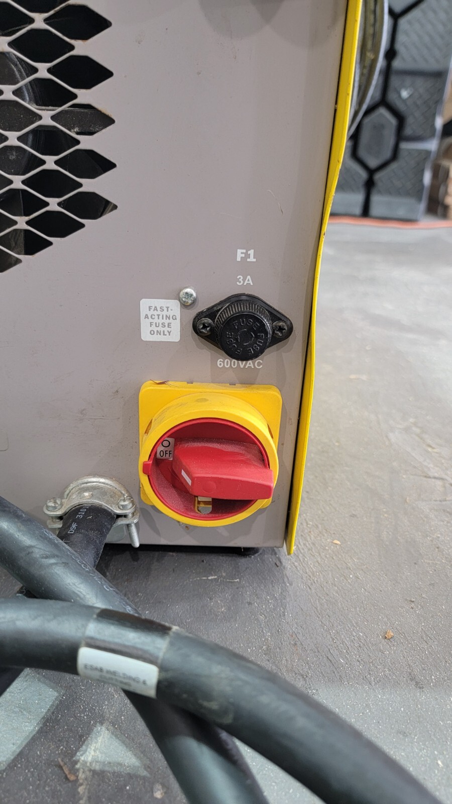 ESAB PCM-875 Plasma Cutter used in working condition 208v-230v