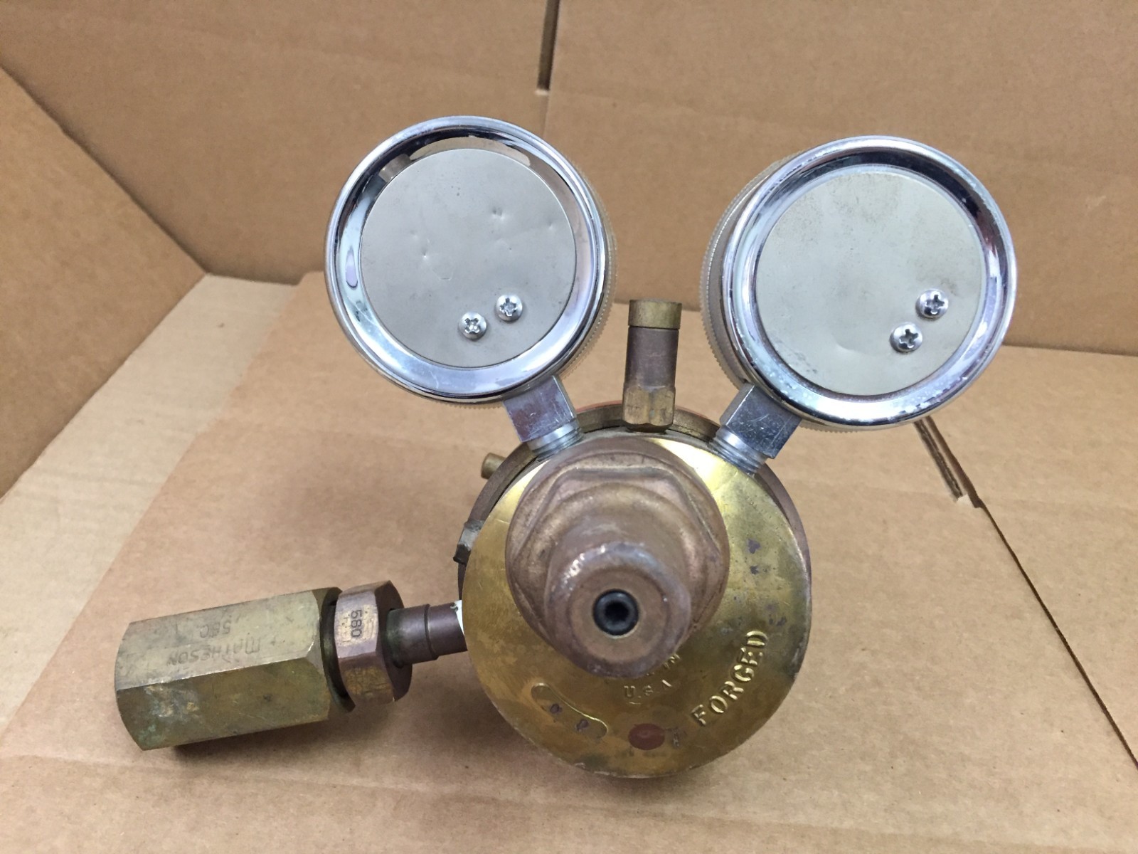 Matheson 9-590 Gas Pressure Regulator 3000 PSI w/ 63-3142 & 63-3133 Gauges