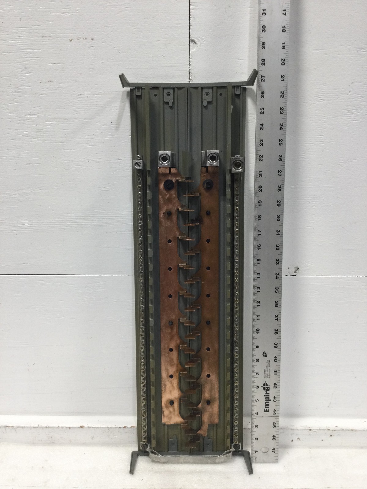 Siemens G4040MB1200CU 200 Amp 40 Space Copper Buss Load Center Guts Only 9″X27″