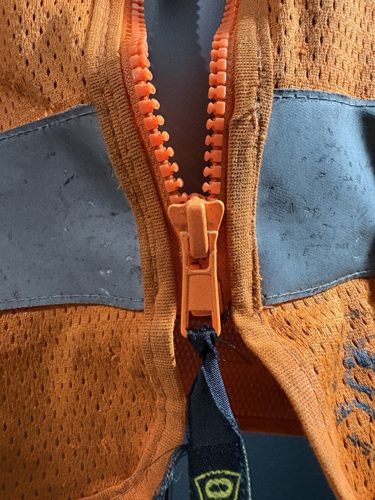 UNITED OccuNomix Hi-Visibility Orange Mesh Reflective Zip Work Ramp Safety Vest