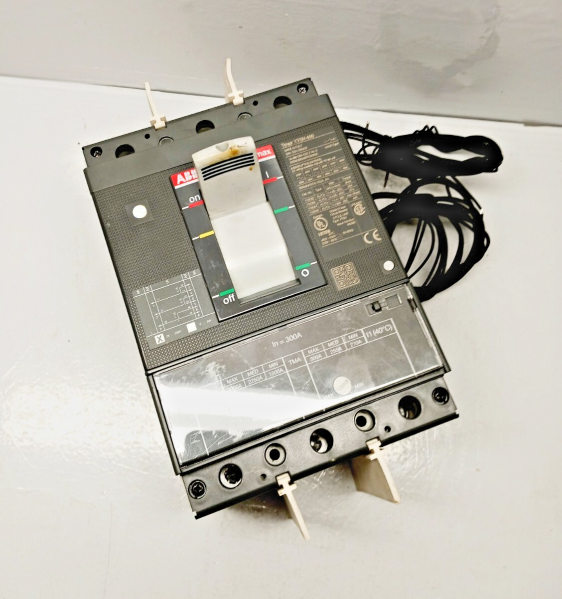 ABB TMAX 400 Amp Circuit Breaker 3 Pole 600 VAC XT5N400