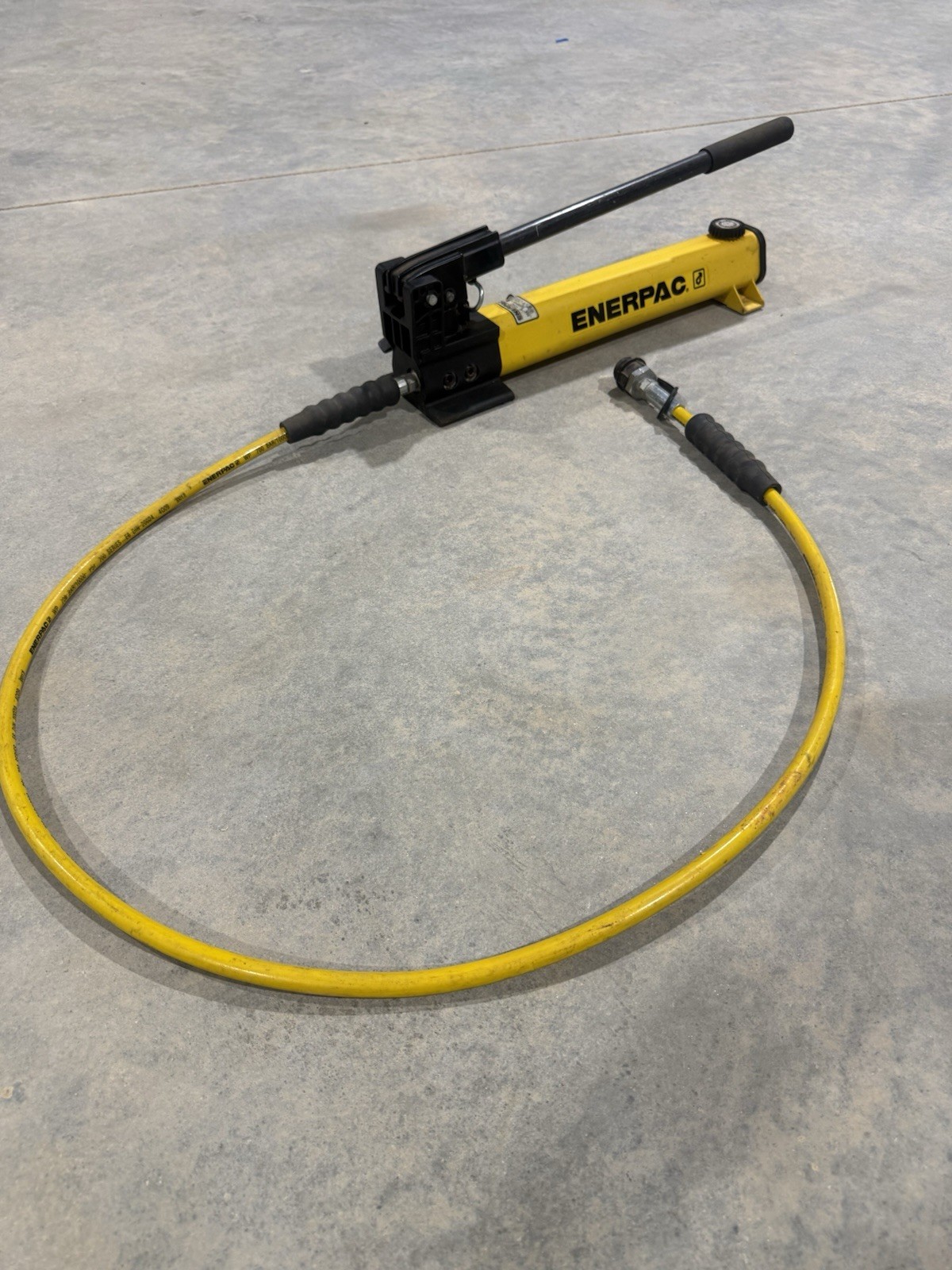 Enerpac P392 With Hose 10000 PSI 700 BAR