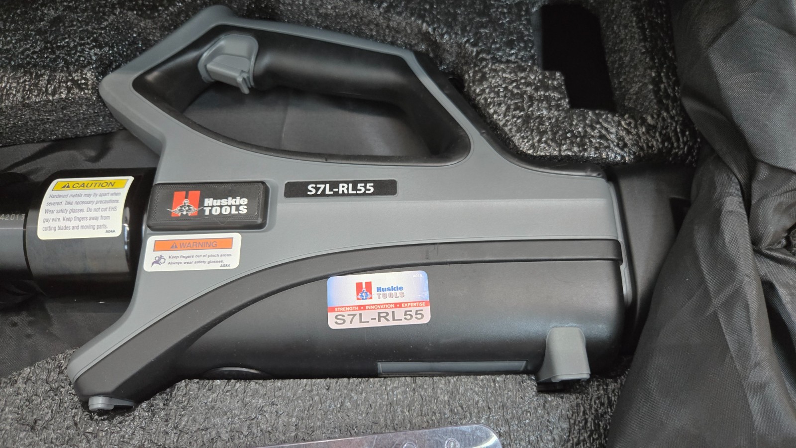 Huskie Tools S7L-RL55, 13 Ton Battery Powered Guillotine Cable Cutter Tool Kit