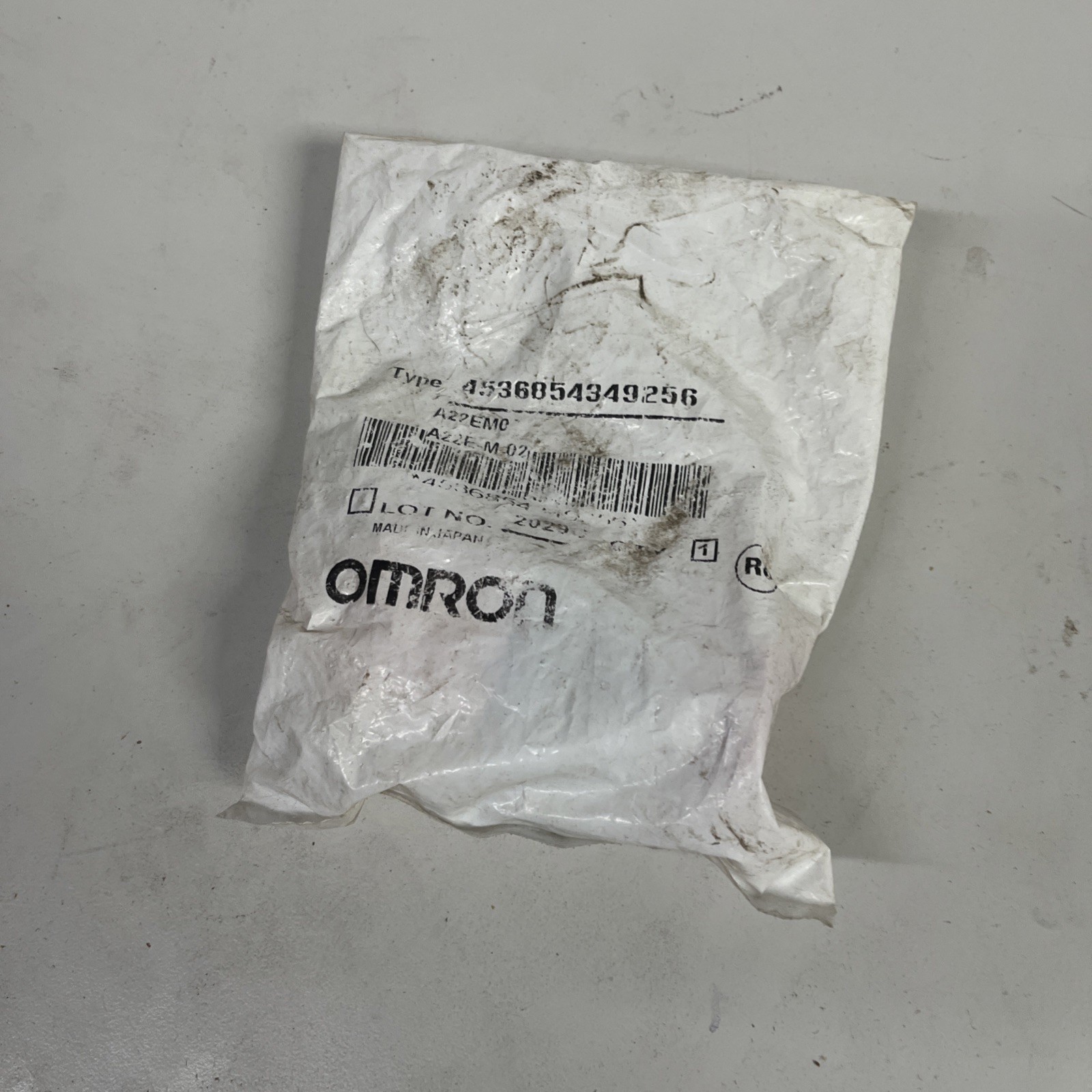 1PCS New Omron A22E-M-02 A22EM02 Pushbutton Switch Red Free Ship