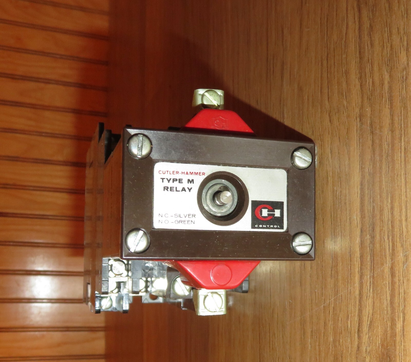 Cutler Hammer Relay Type M With Latch D23MR602A 300 Volt AC COIL 120 V 60 HZ NOS