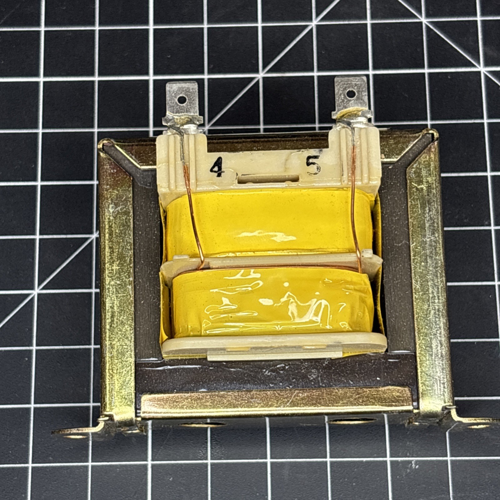 Honeywell AT140B1024 General Purpose Transformer 208V or 240V to 24V Class 2/3