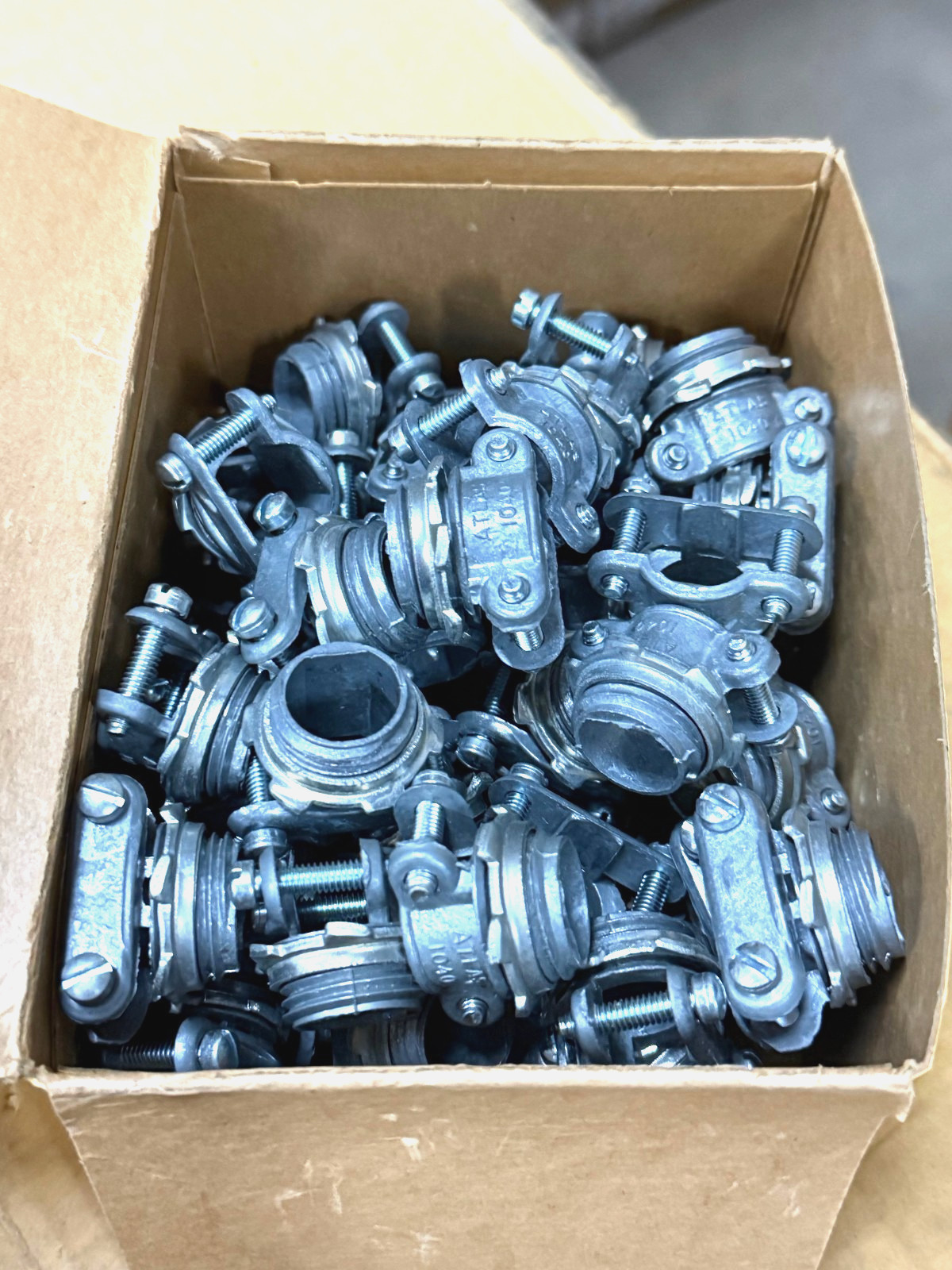 10-PK 3/8 Inch NM Twin-Screw Cable Clamp Connector Romex Made in USA NEW F1040