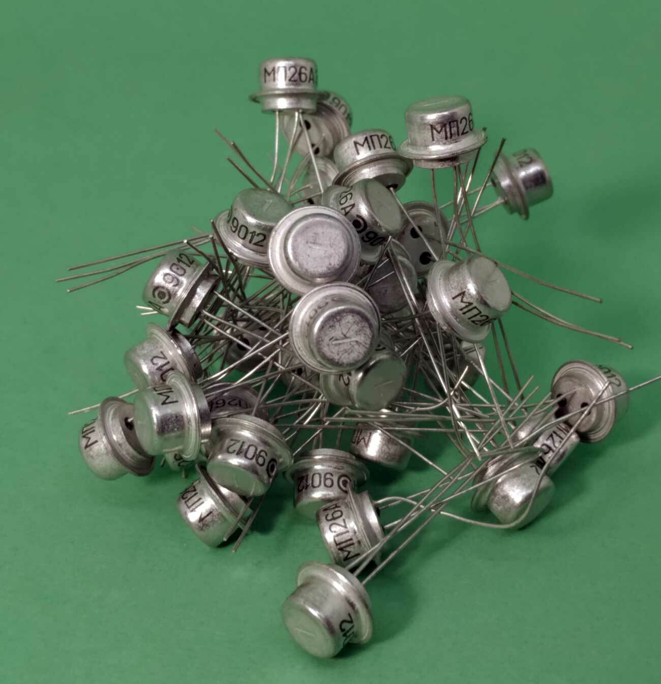 + 100 pcs MP26A ~ GC112 ~ MA909 ~ MA910 Germanium transistor 70V USSR = DDP