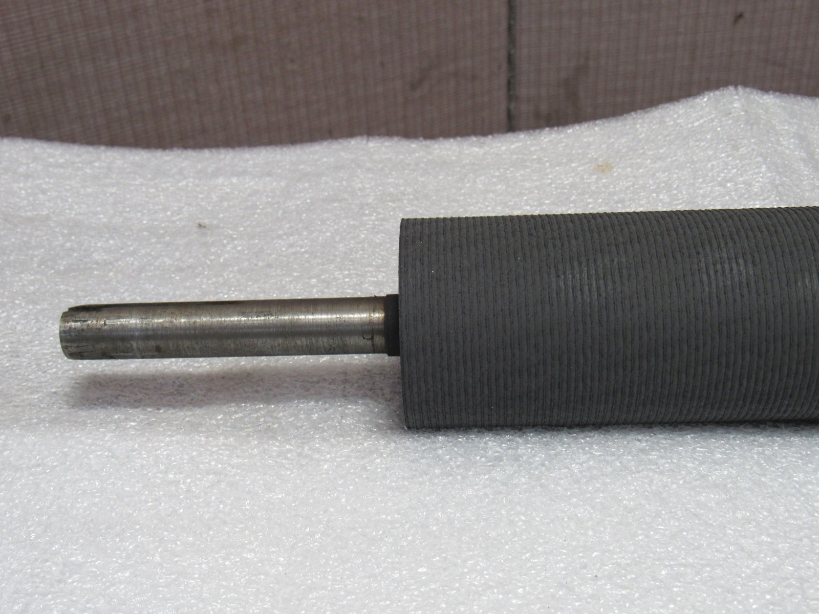 No Name Recovered Rubber Coated Conveyor Roller – Shaft 3/4″ Dia 4-1/2X1-1/2″L