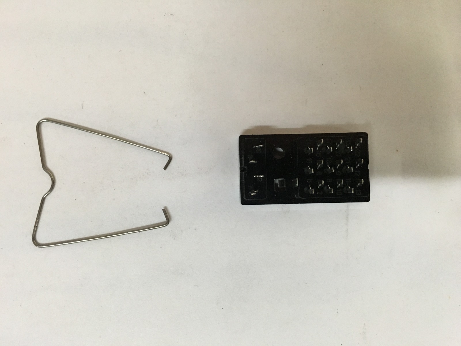 Magnecraft/Mouser : Relays : Sockets : PCB Mount : 70-308/528-308