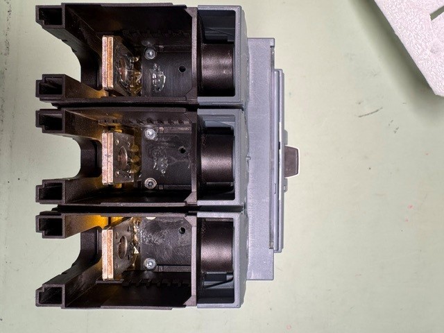 Siemens 3VA5222-6EC31-0AA0 225A , 3-Pole, 600V Circuit Breaker