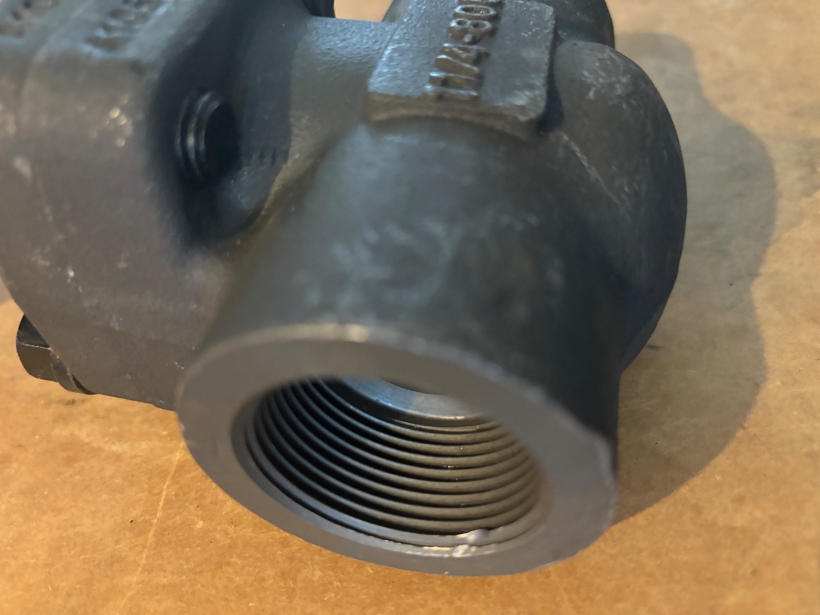 Sharpe 34834 1-1/4″-800Lb Gate Valve 1975 PSI @ 100F Threaded connection fast sh