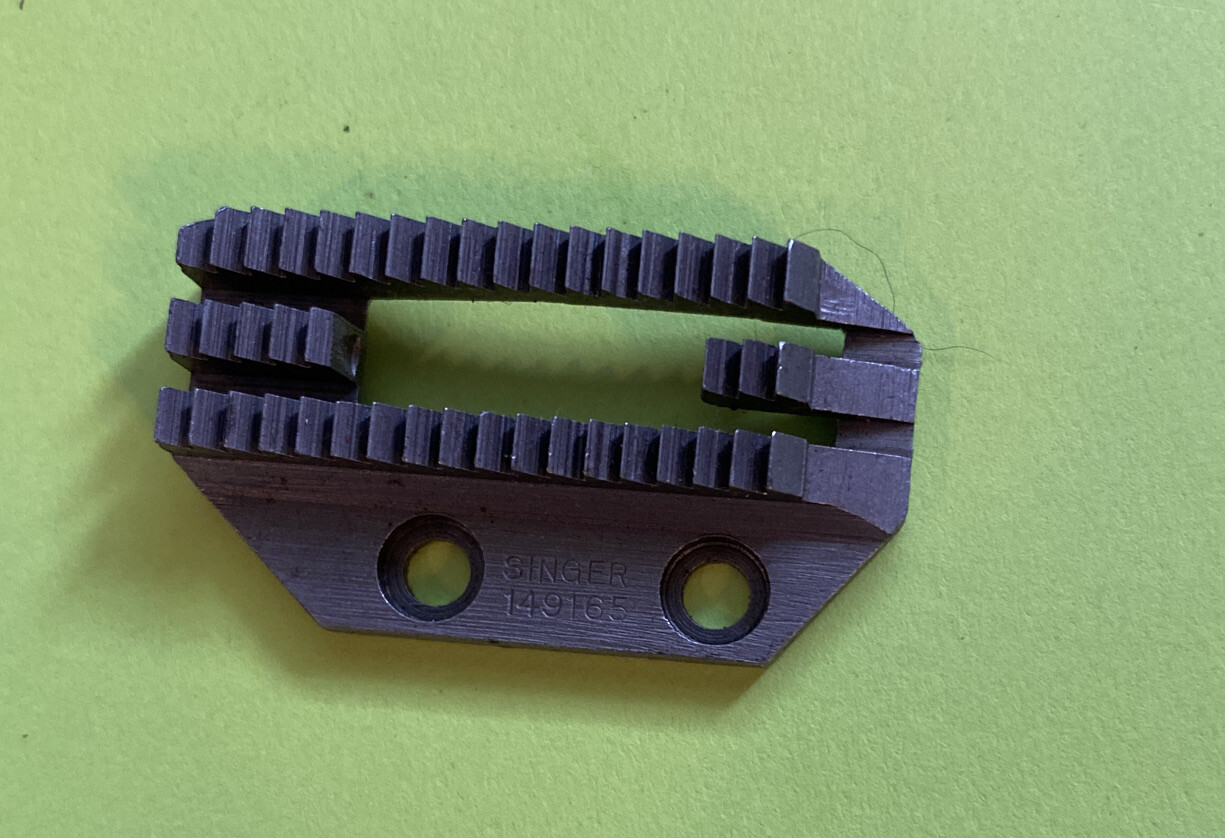 *NOS* 149165-SINGER-FEED DOG FOR SEWING MACHINE *FREE SHIPPING*