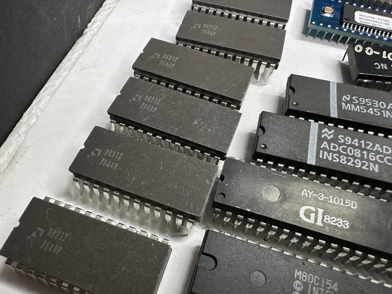 VINTAGE BIOS, FIRMWARE, EPROM ETC. IC Lot Of 190Pcs, AS-IS UNTESTED, Gold Scrap