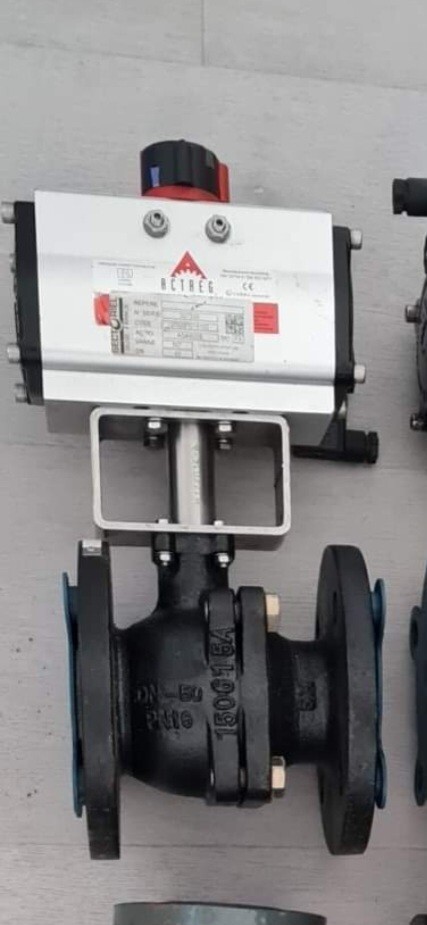 pneumatic hydraulic actuators for vales