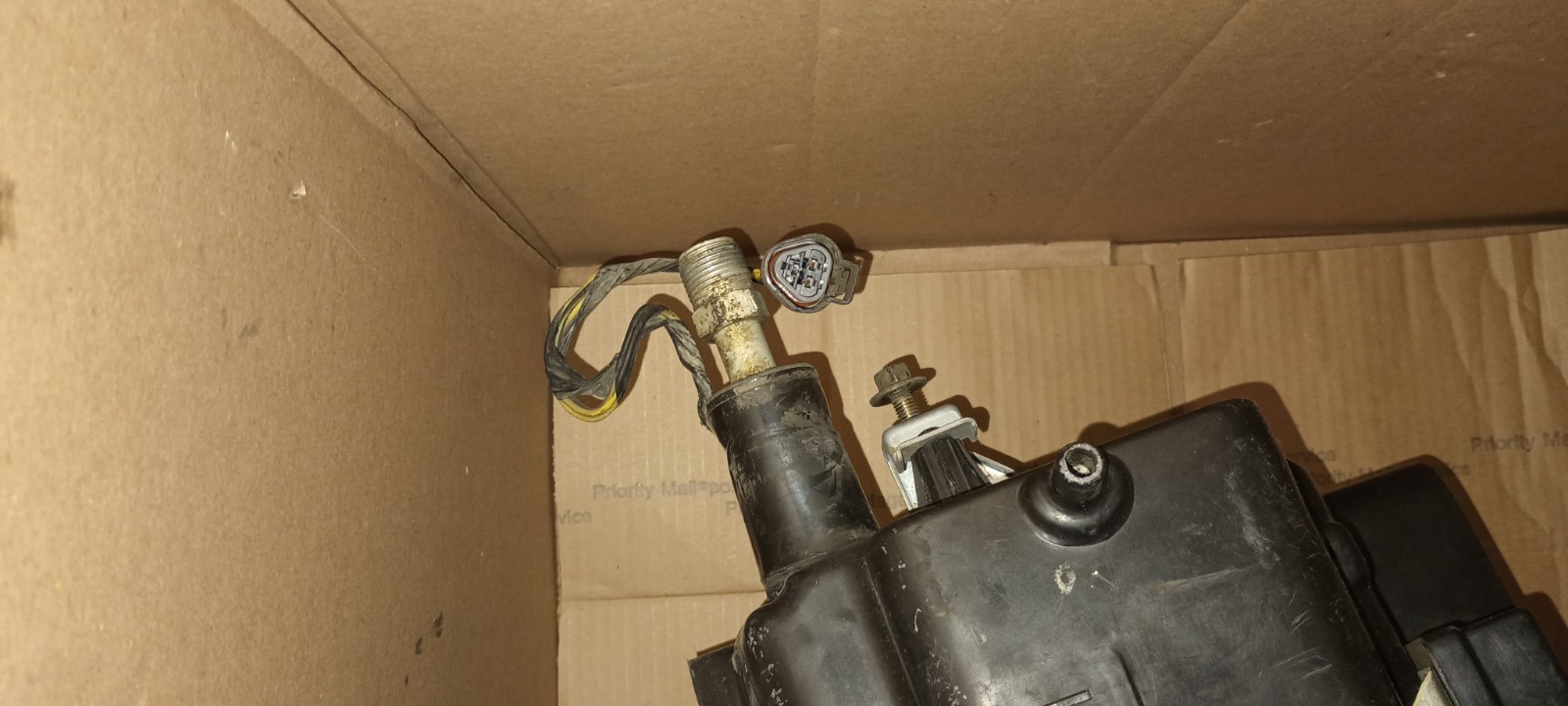 1990-1995 MITSUBISHI MIGHTY MAX / DODGE RAM D50 A/C BOX 2.4 USED OEM