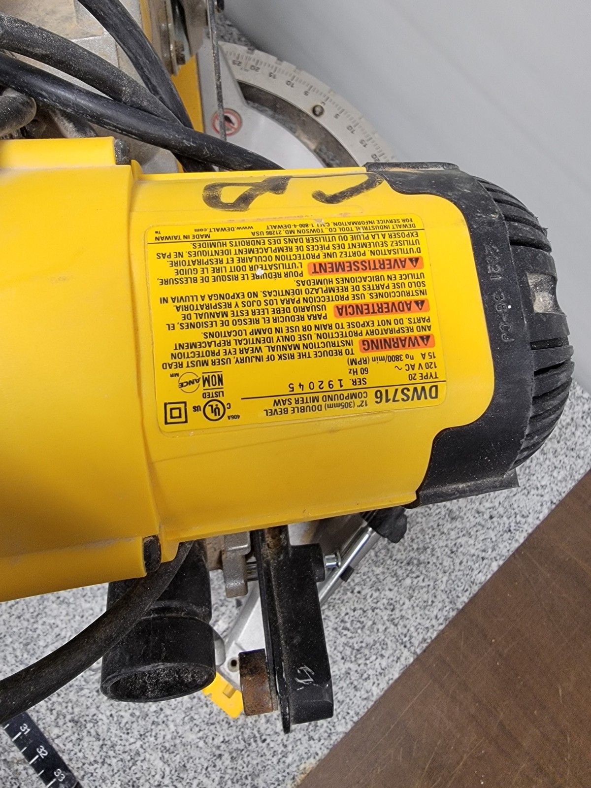 DEWALT DWS716R 15A 2-Bevel 12″ Corded Compound Miter Saw LOCAL PICKUP ONLY