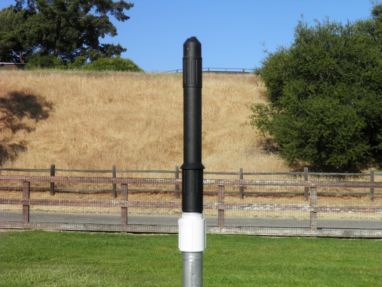 60 FT OF RAINDROPS THE MOST EFFICIENT SPRINKLER EVER ON COMMERCIAL TRIPOD