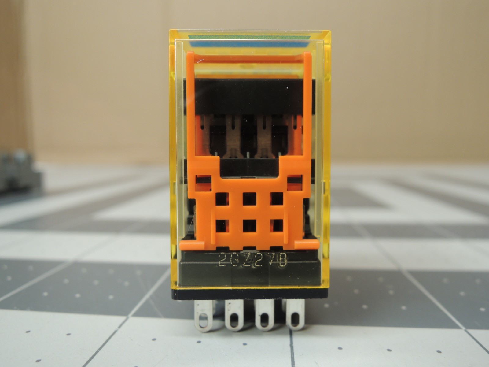 IDEC RU42S-C-D24 Relay, 4PDT, Bifurcated contacts, 3A, 24VDC, Indicator w/ Base