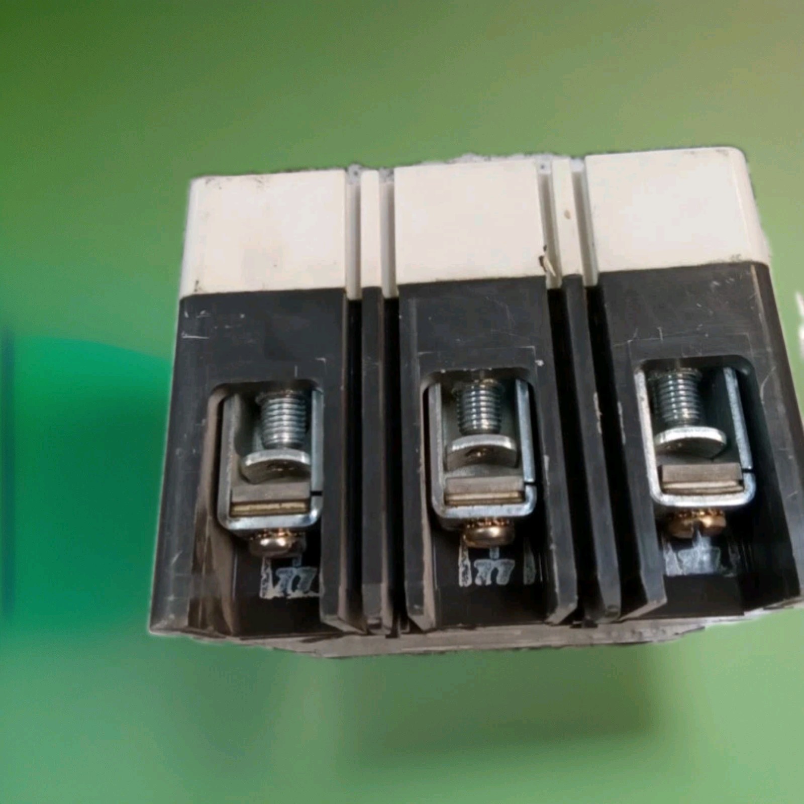 Eaton EHD3040 • 40A • 3 Pole • 480V AC / 250V DC • Molded Case Circuit Breaker