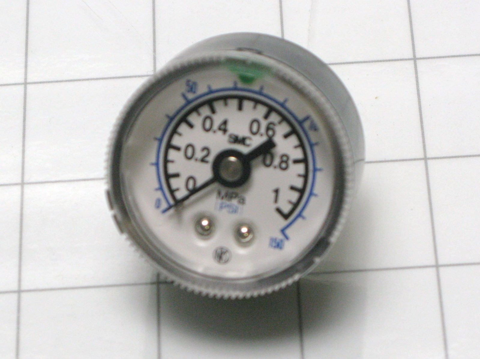 SMC 150 psi gauge with max/min pointers 1/4 NPT mount 1 MPa 1 5/8″ diameter