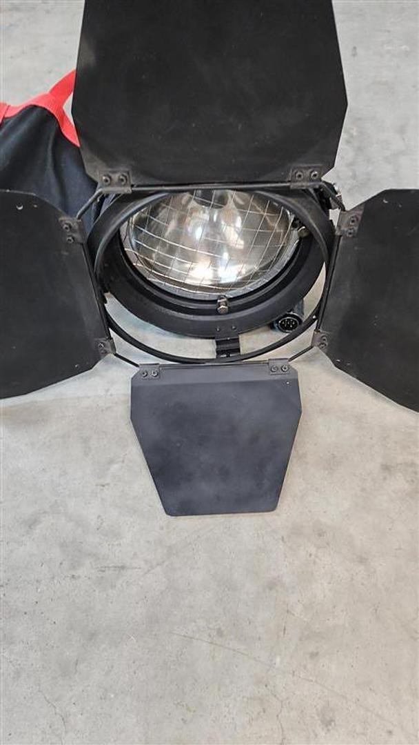 LTM Cinepar 2500W, Mounted Fresnal Light