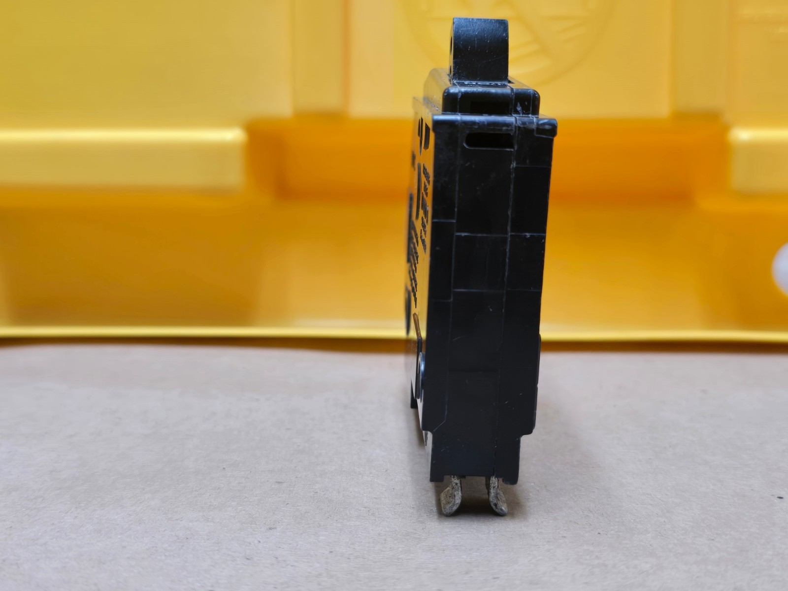 SQUARE D QO130 1 POLE 30 AMP 120/240V BREAKER