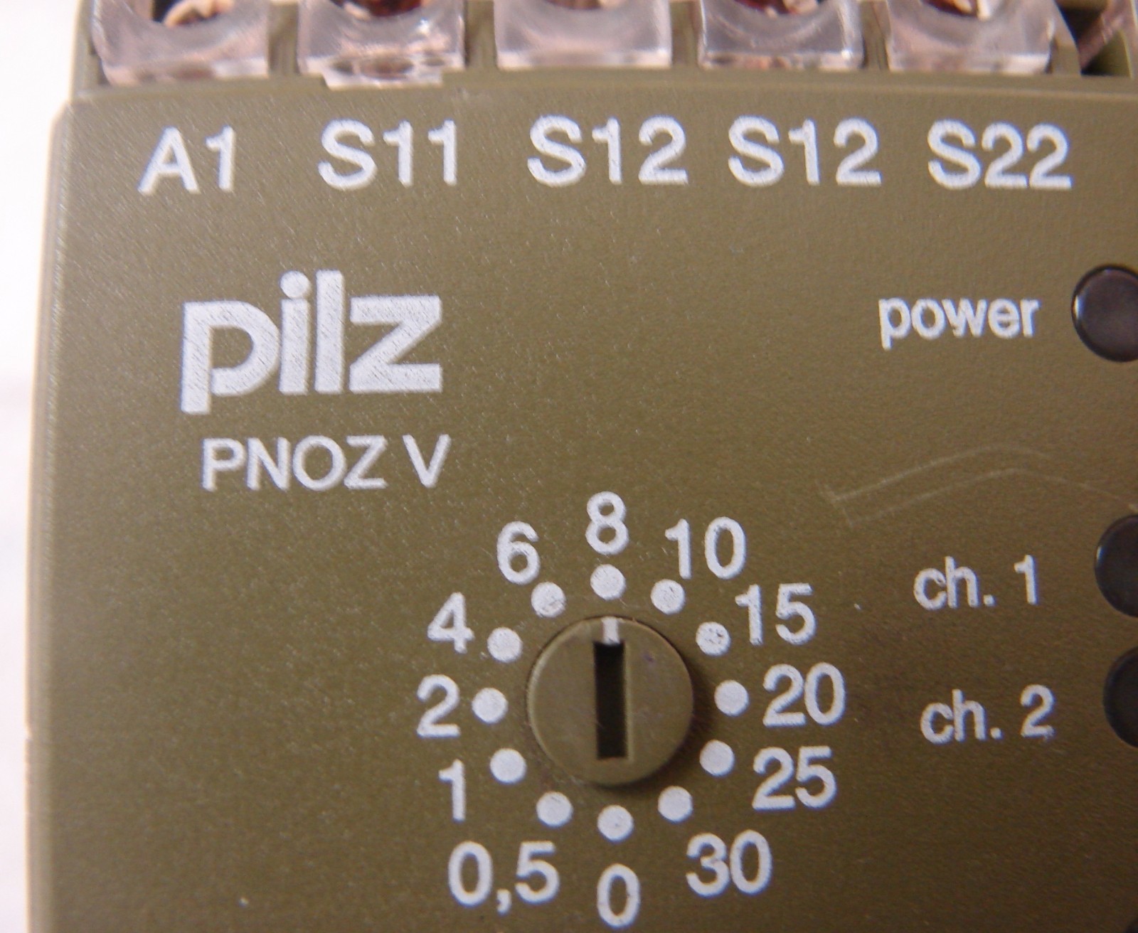 PILZ PNOZV 30/24VDC 474790 Safety relay