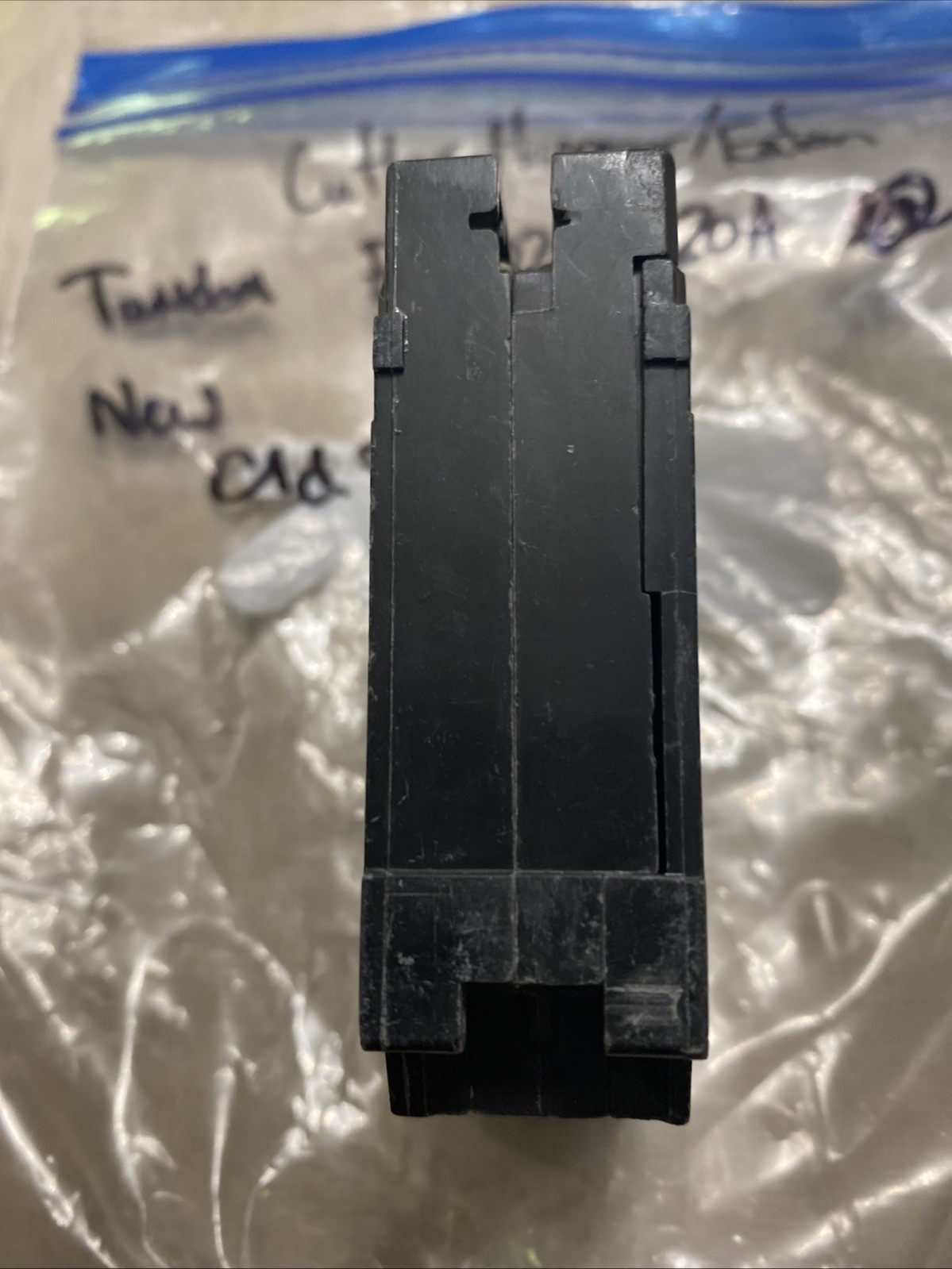 (1) NEW Eaton BR2020 20Amp Tandem Circuit Breaker Cutler Hammer