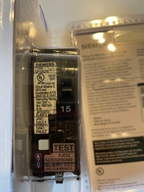 2 Siemens Q115DFN 15A 120V Plug-In Circuit Breakers