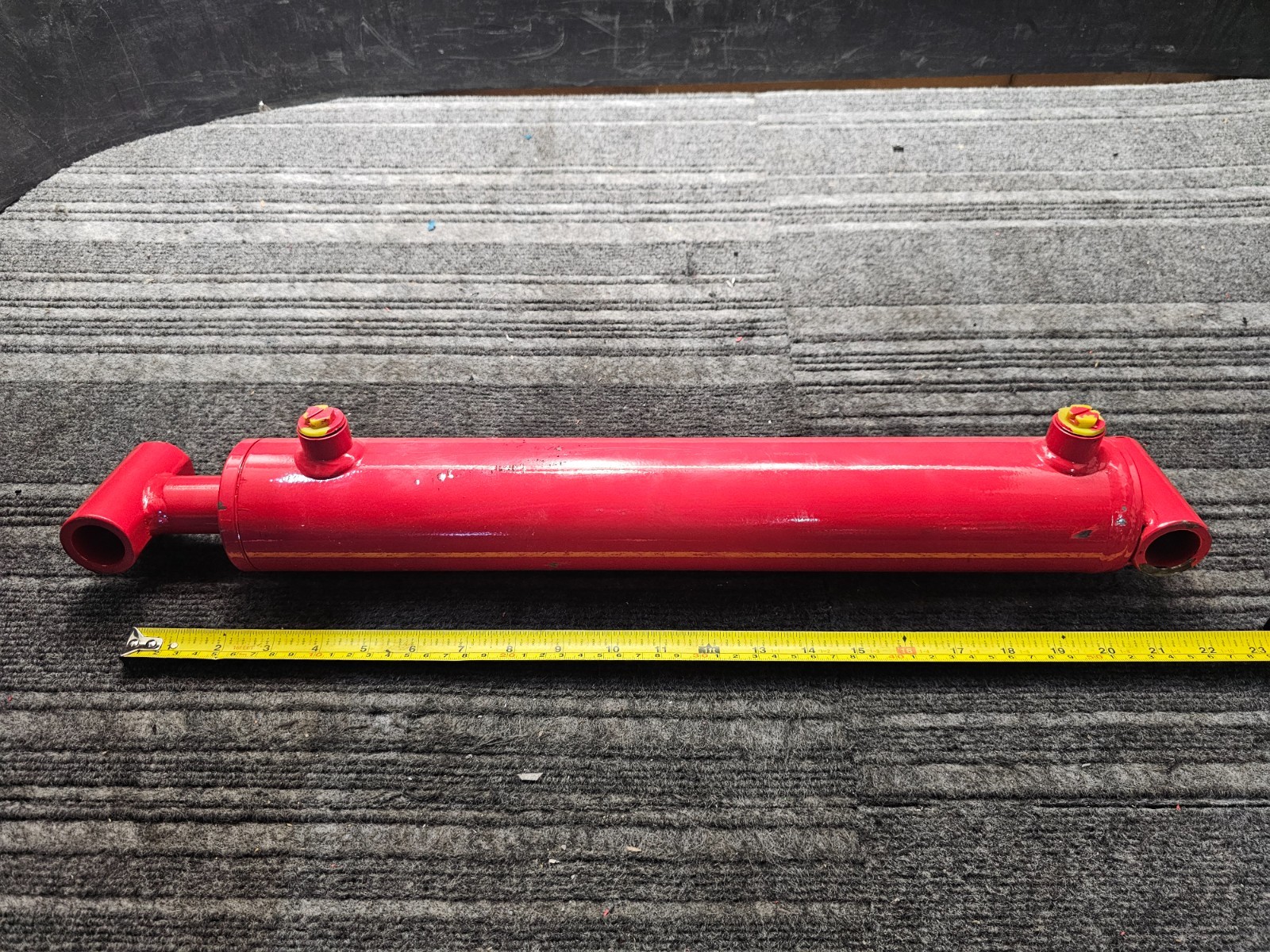 Hydraulic Welded Cylinder 2.89″ OD x 22″ Retracted Length x 1.26″ Rod