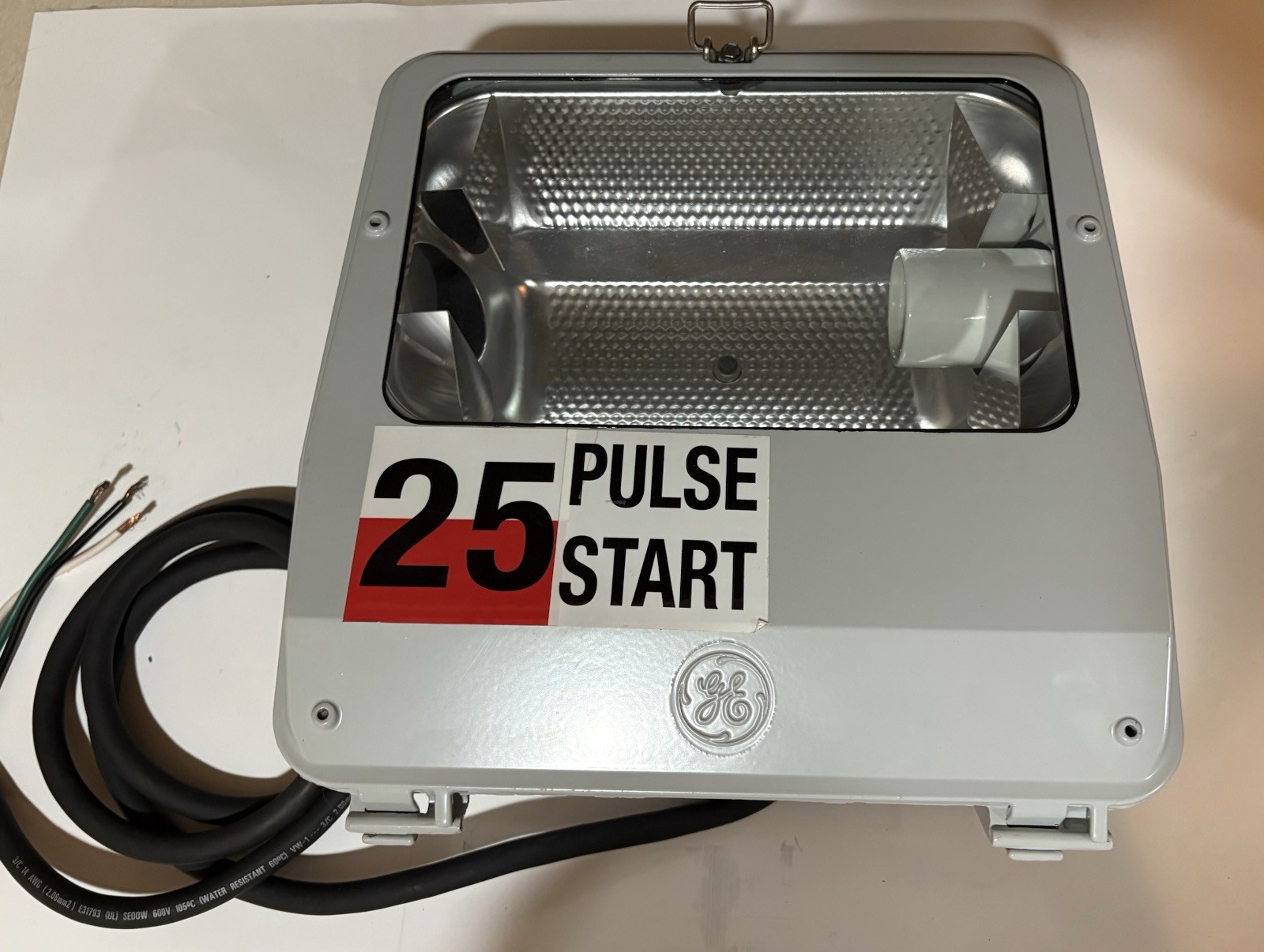 250 Watt Metal Halide Pulse Start Fixture- PF1S25E1A27X6GR159